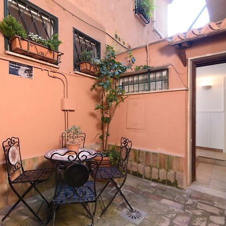 Apartmán Lovely With Garden In Vatican Museums Trastevere Řím Exteriér fotografie
