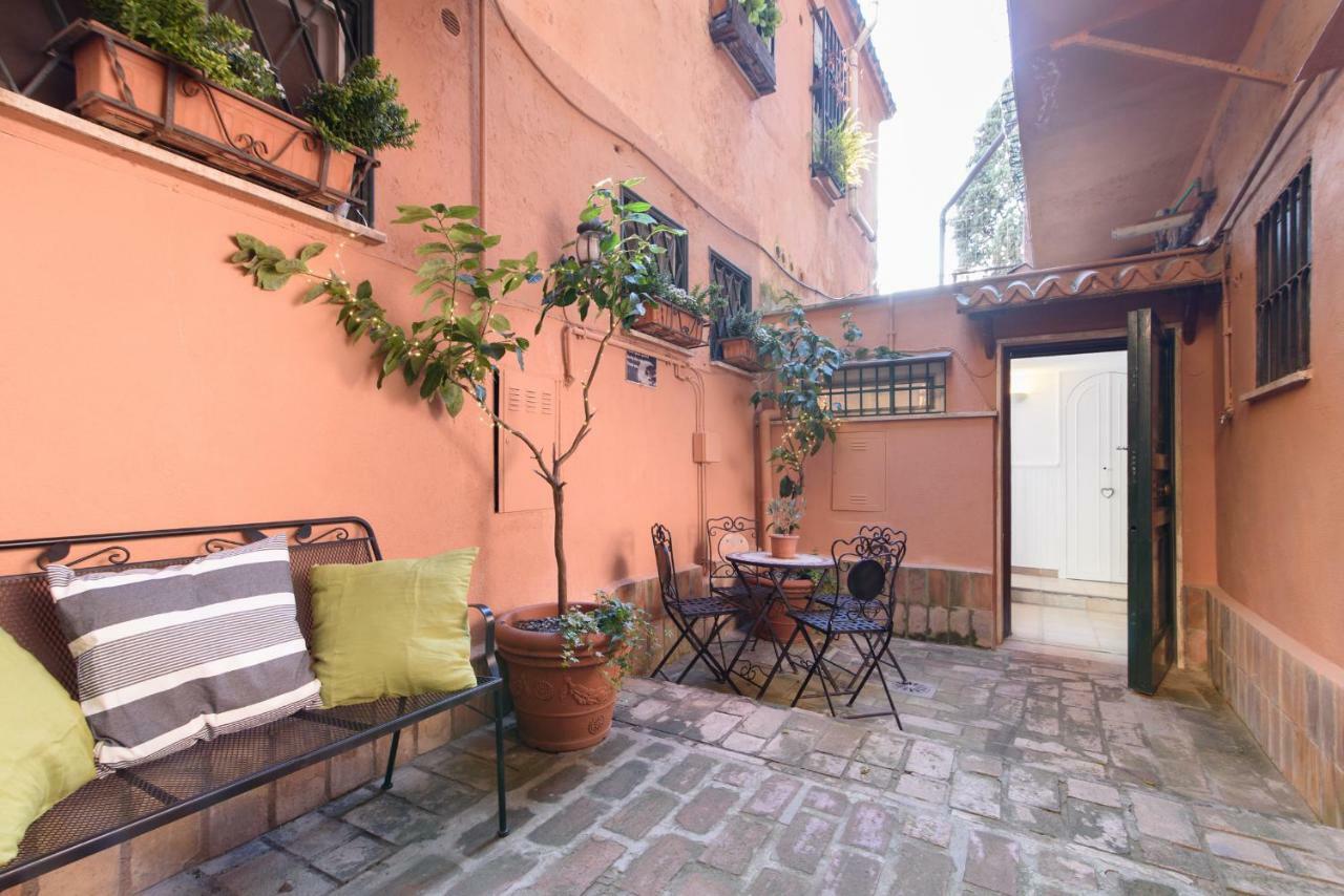 Apartmán Lovely With Garden In Vatican Museums Trastevere Řím Exteriér fotografie