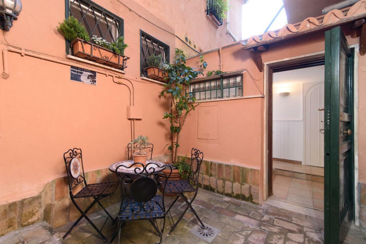 Apartmán Lovely With Garden In Vatican Museums Trastevere Řím Exteriér fotografie